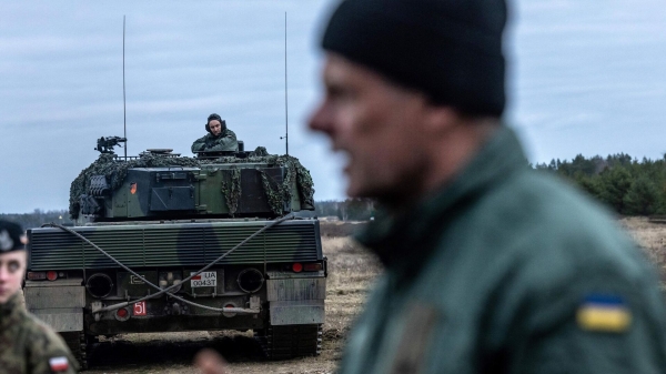 Украинские военнослужащие проходят обучение на военной базе в Свентошуве, Польша1