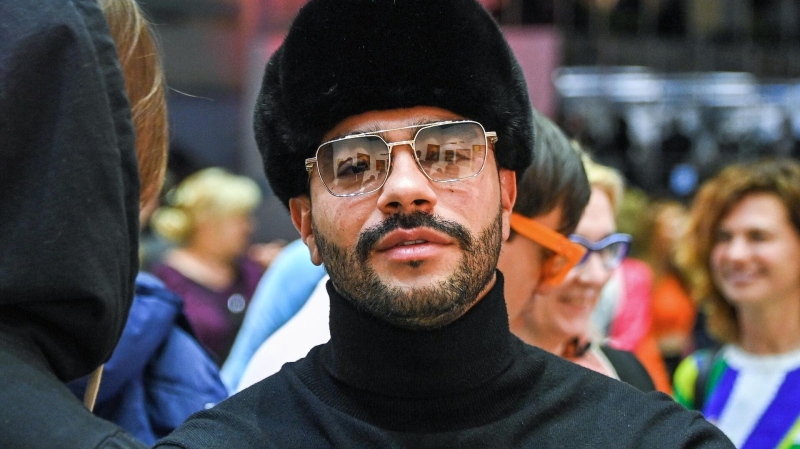 Рэп-исполнитель Тимати  на ярмарке современного искусства Art Russia Fair 2022 в выставочном центре Гостиный двор в Москве2