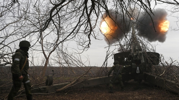 Артиллеристы вооруженных сил РФ ведут огонь по позициям ВСУ из гаубицы Мста-Б0