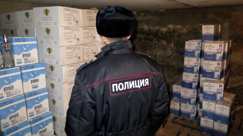 Во Владивостоке накрыли подпольный цех с поддельным алкоголем на 17 миллионов рублей