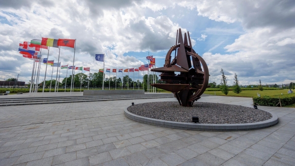 Флаги стран-участниц НАТО у штаб-квартиры организации в Брюсселе2