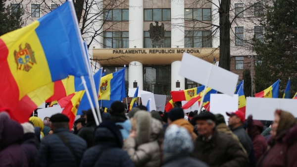 Участники акции протеста оппозиции в Кишиневе2