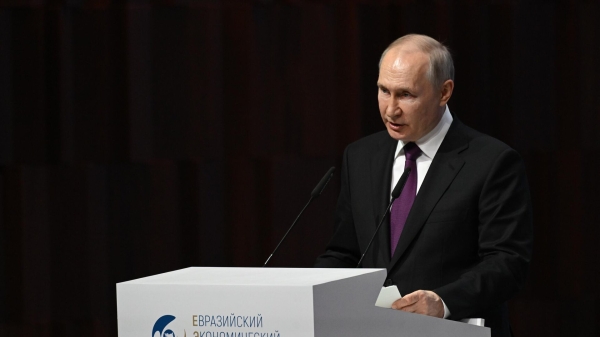 Президент Владимир Путин выступает на пленарном заседании Евразийского экономического форума в Москве1