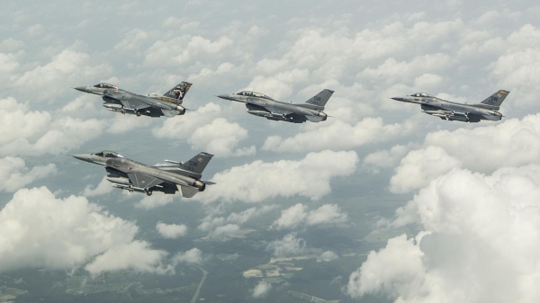 Группа из четырех истребителей F-16 Fighting Falcon ВВС США1