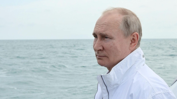 Президент РФ Владимир Путин во время морской прогулки1
