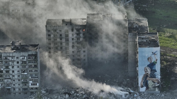 Поврежденные многоэтажные дома в Артемовске1
