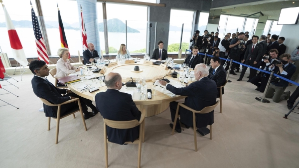 Лидеры G7 во время рабочего обеда в рамках саммита в Хиросиме0