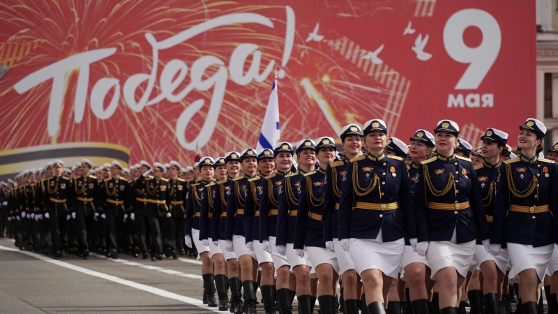 Парадный расчет женщин-военнослужащих на параде, посвященном 77-й годовщине Победы в Великой Отечественной войне, в Санкт-Петербурге4